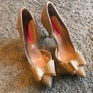 Betsey Johnson Gold princess heels with bows!